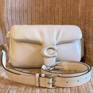 NWTs COACH IVORY PILLOW TABBY 26 (gift box available)